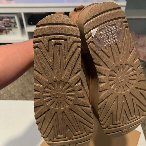 UGG classic mini platform size 7 in chestnut! - Picture 2 of 5